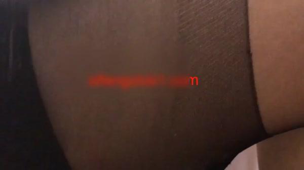 土豪微信约某校性感漂亮的小美女酒店啪啪,自带黑丝,这美女可没少花银子啊